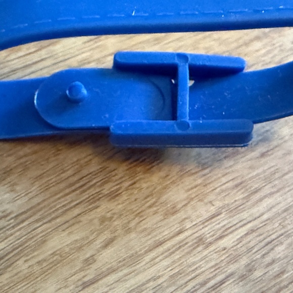 Isaac Mizrahi luggage tag- never used - Picture 4 of 5